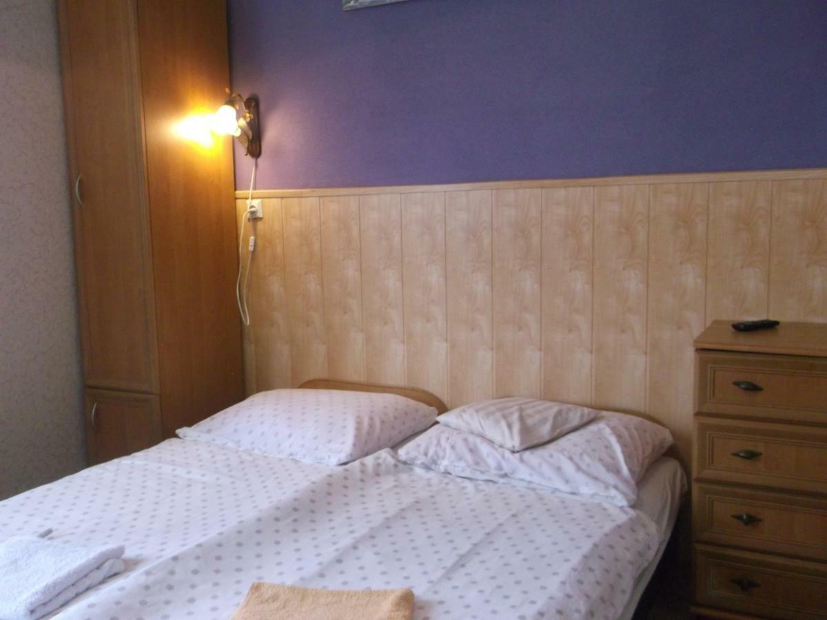 Gosciniec Iwona Hotel Glucholazy ภายนอก รูปภาพ