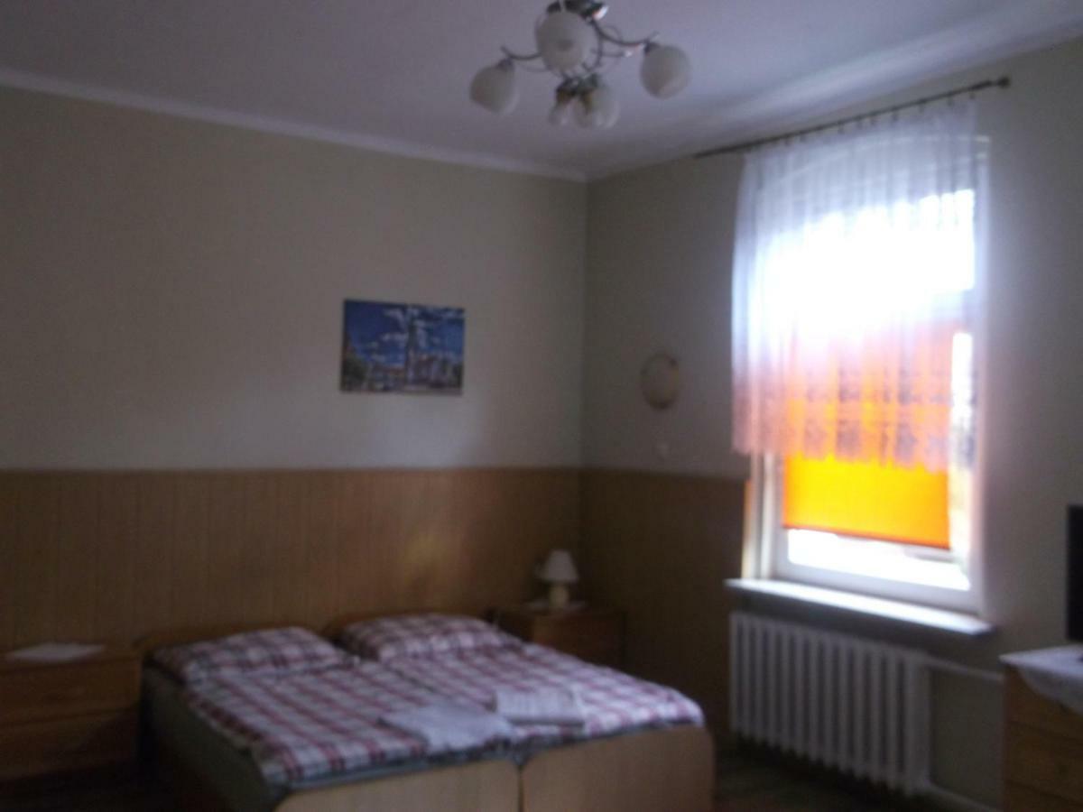 Gosciniec Iwona Hotel Glucholazy ภายนอก รูปภาพ