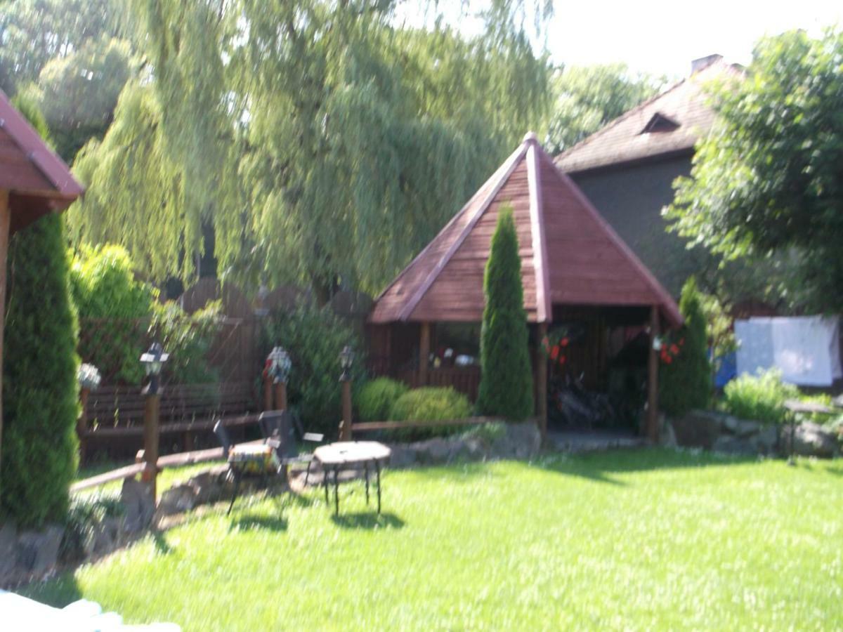 Gosciniec Iwona Hotel Glucholazy ภายนอก รูปภาพ