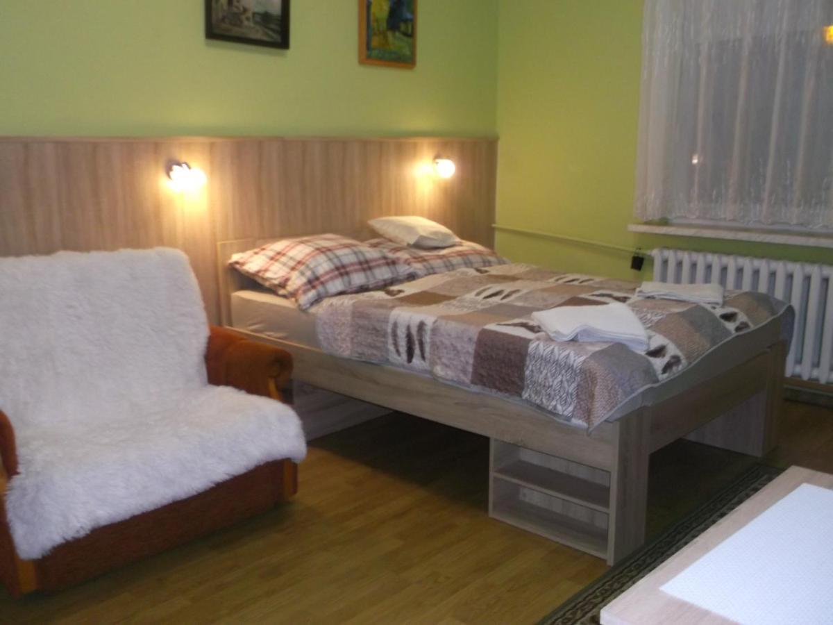Gosciniec Iwona Hotel Glucholazy ภายนอก รูปภาพ