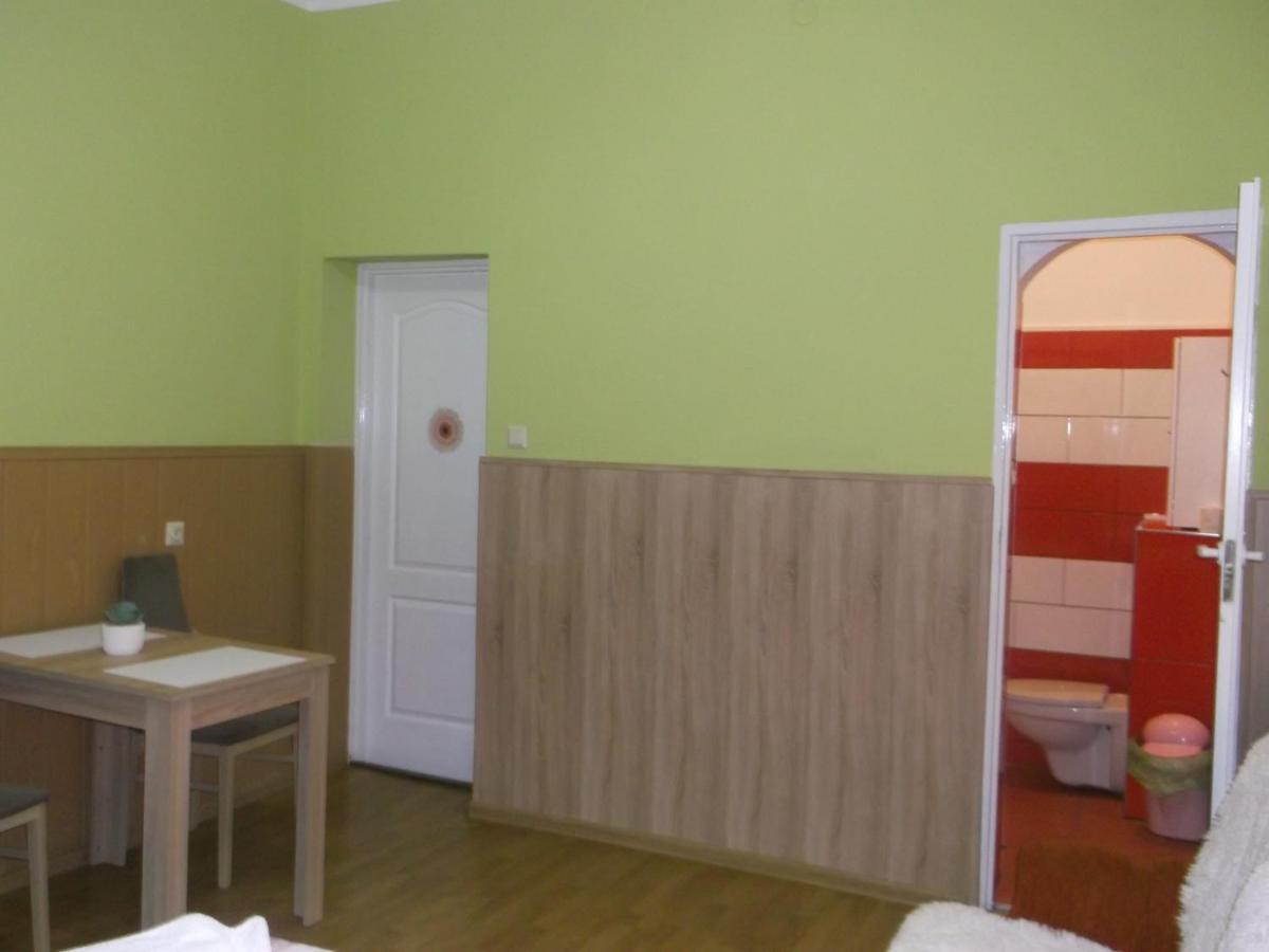 Gosciniec Iwona Hotel Glucholazy ภายนอก รูปภาพ